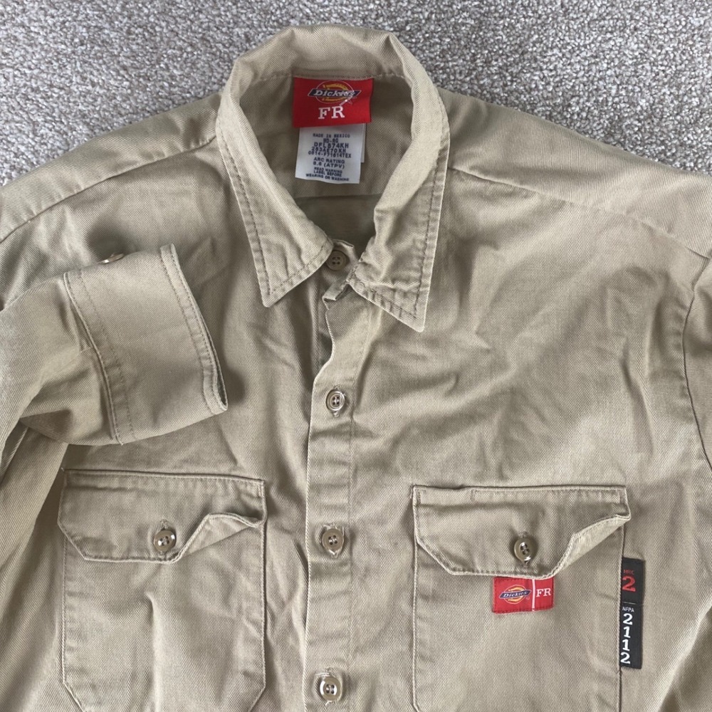 Dickies FR Flame Resistant Work Shirt Mens Medium Khaki HRC 2 NFPA 2112 DFL574KH